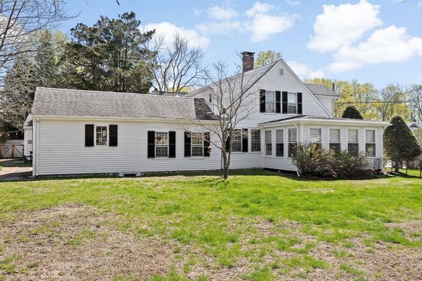 Exterior, Facade, Farmhouse