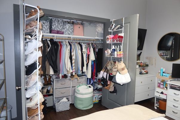 Interior, Walk-in Closets, Wood Texture Flooring