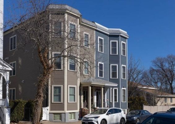 Exterior, Facade, Rowhouse