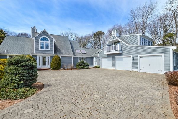Attached, Exterior, Facade, Cape Cod