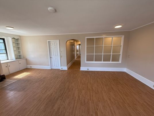 Empty room, Interior, Recessed Lighting, Wood Texture Flooring