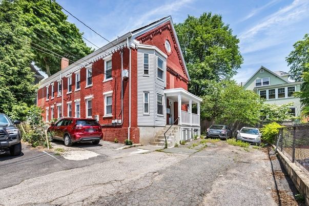 Exterior, Facade, Brick Facade, Queen Anne Victorian
