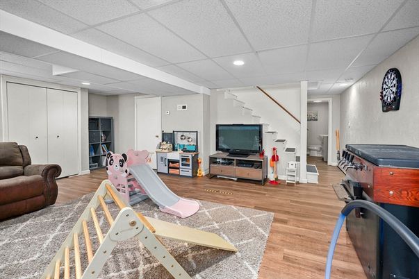 Interior, Recessed Lighting, Wood Texture Flooring