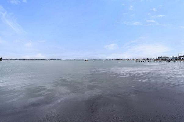 Exterior, Lake