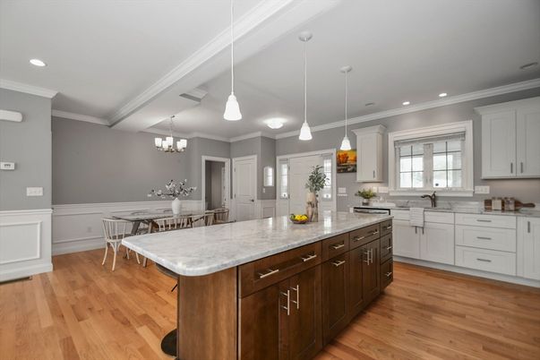 Chandelier, Dining room, Interior, Kitchen, Pendant Lights, Recessed Lighting, Wood Texture Flooring
