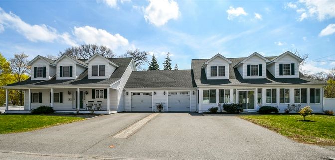 Attached, Exterior, Facade, Cape Cod