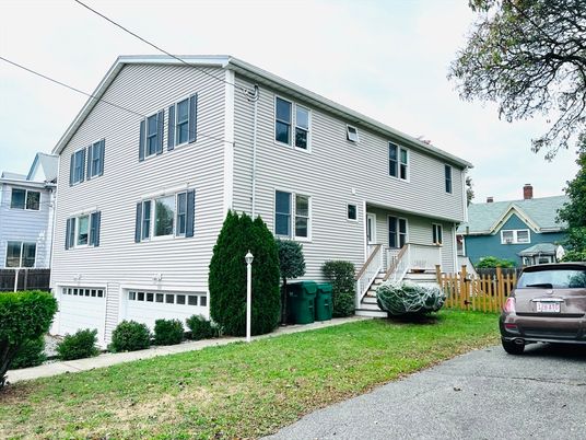 Attached, Exterior, Facade, Rowhouse