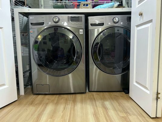 Interior, Utility Closets, Washer, Wood Texture Flooring