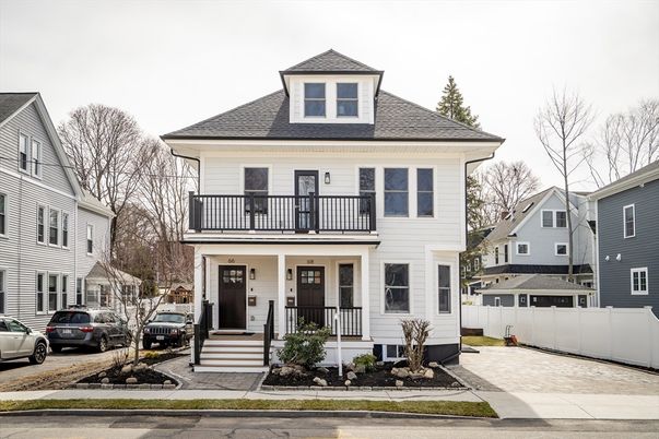 Exterior, Facade, American Foursquare