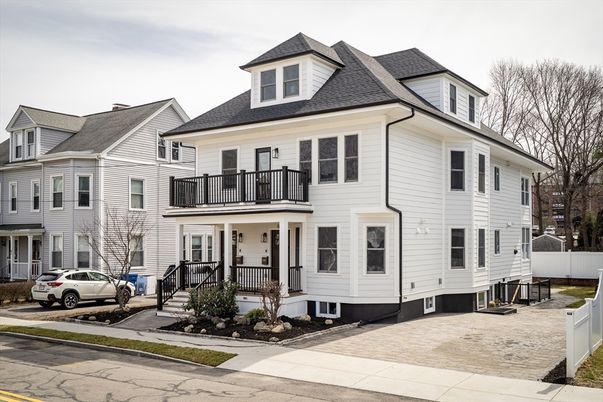 Exterior, Facade, Queen Anne Victorian