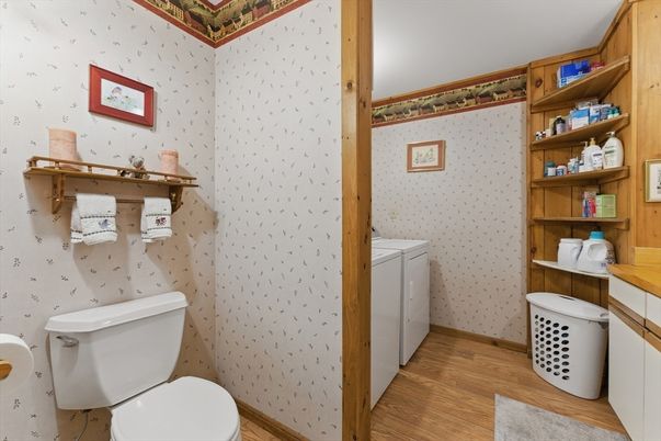 Interior, Washer, Wood Texture Flooring