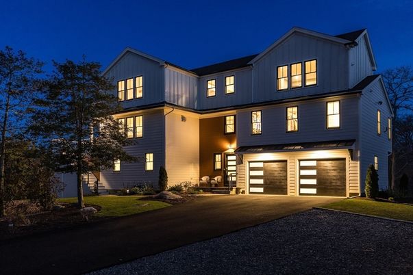 Attached, Exterior, Facade, Farmhouse