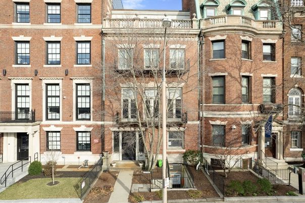 Exterior, Facade, Brick Facade, Rowhouse