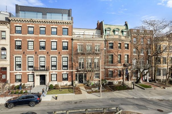 Exterior, Facade, Brick Facade, Rowhouse