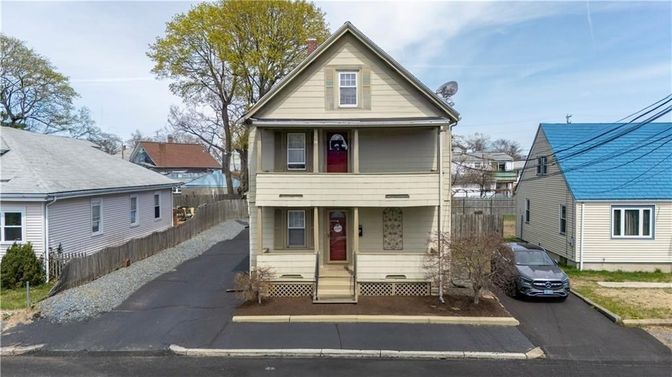 Exterior, Facade, Queen Anne Victorian