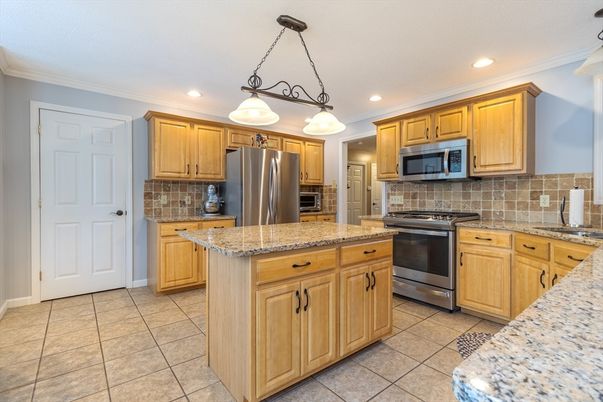 Interior, Kitchen, Pendant Lights, Recessed Lighting, Stainless Steel Appliances