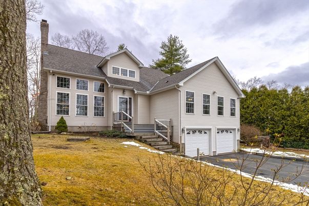 Attached, Exterior, Facade, Farmhouse