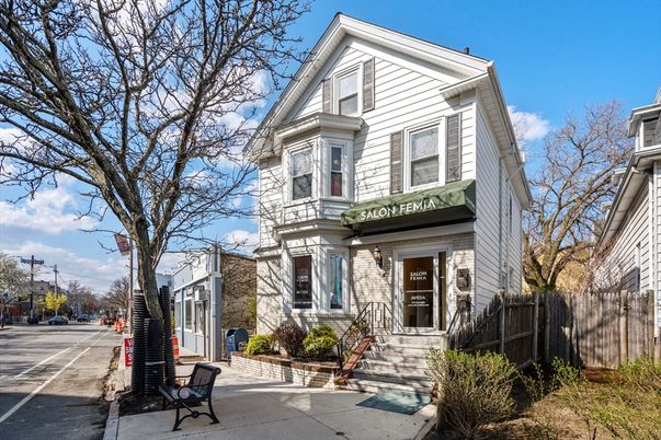 Exterior, Facade, Queen Anne Victorian