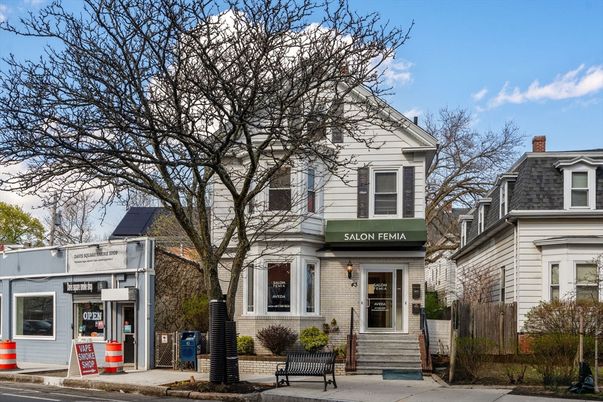 Exterior, Facade, Brick Facade, Queen Anne Victorian