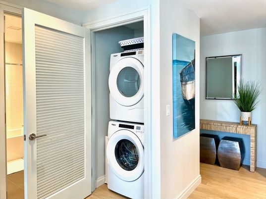 Interior, Utility Closets, Washer, Wood Texture Flooring