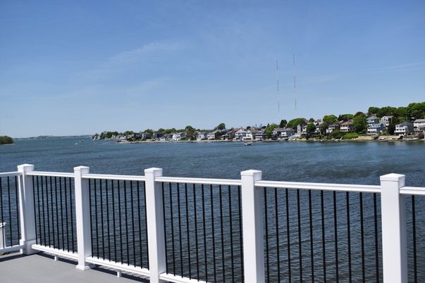 Exterior, Lake