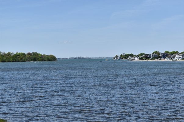 Exterior, Lake