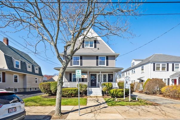 Exterior, Facade, Queen Anne Victorian
