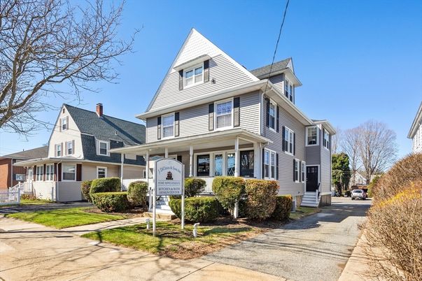 Exterior, Facade, Queen Anne Victorian