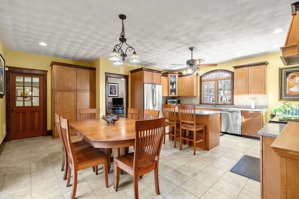 Dining room, Interior, Kitchen, Pendant Lights, Recessed Lighting, Stainless Steel Appliances