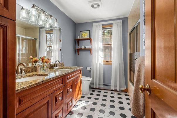 Bathroom, Dual Sink Vanities, Interior