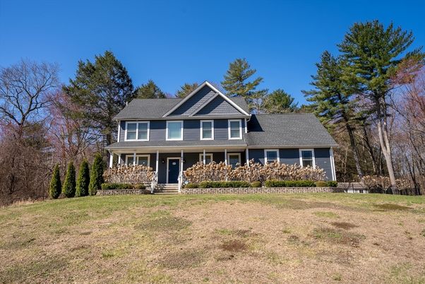 Exterior, Facade, Farmhouse