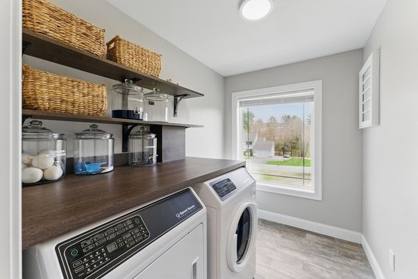 Interior, Recessed Lighting, Washer, Wood Texture Flooring