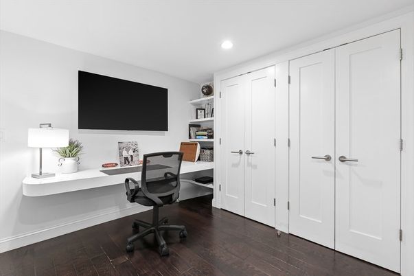 Home Office, Interior, Recessed Lighting, Wood Texture Flooring