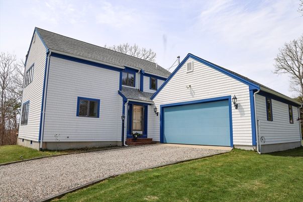 Attached, Exterior, Facade, Farmhouse