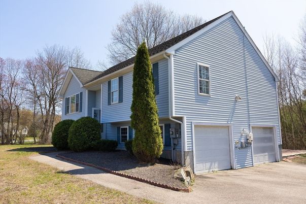 Attached, Exterior, Facade, Farmhouse