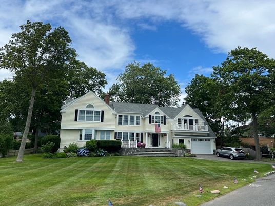 Attached, Exterior, Facade, Farmhouse