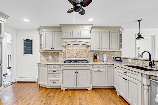 Interior, Kitchen, Pendant Lights, Recessed Lighting, Wood Texture Flooring