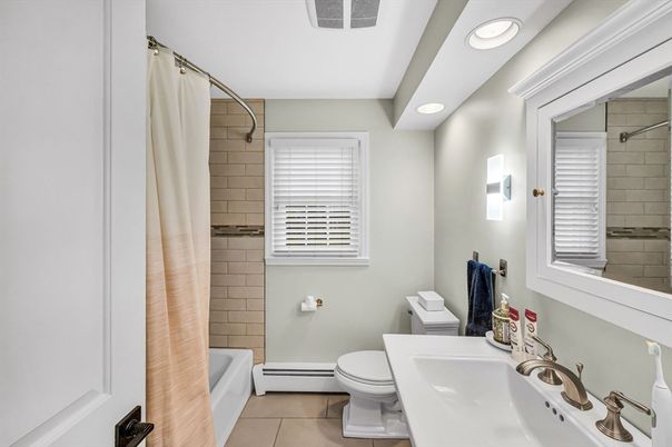 Bathroom, Interior, Recessed Lighting