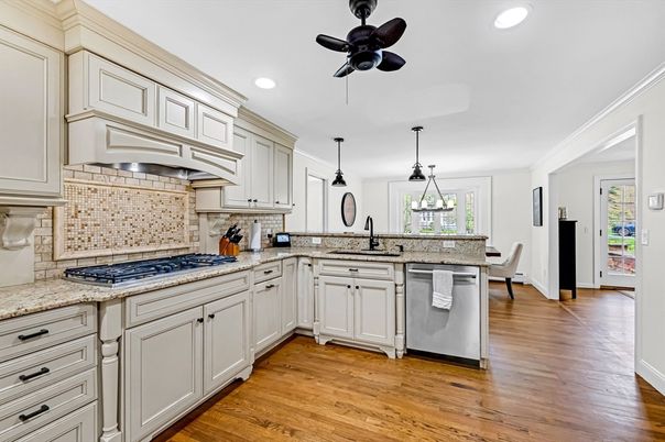 Dining room, Interior, Kitchen, Pendant Lights, Recessed Lighting, Wood Texture Flooring