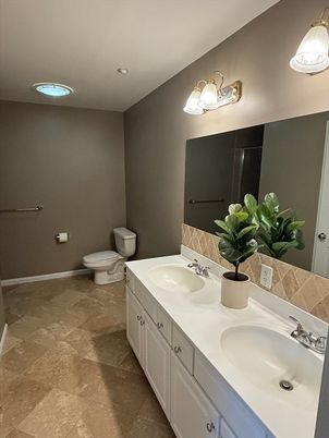 Bathroom, Dual Sink Vanities, Interior, Recessed Lighting