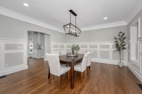 Chandelier, Dining room, Interior, Pendant Lights, Recessed Lighting, Wood Texture Flooring