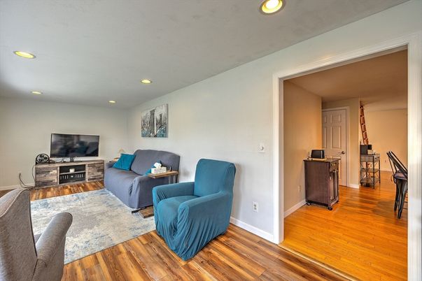 Interior, Living room, Recessed Lighting, Wood Texture Flooring