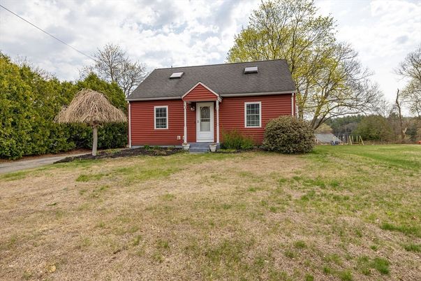 Backyard, Exterior, Facade, Cape Cod