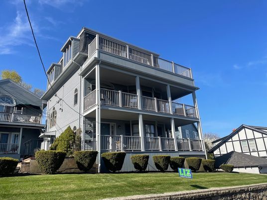 Exterior, Facade, Queen Anne Victorian