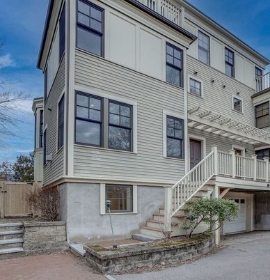 Exterior, Facade, Rowhouse