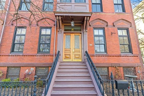 Exterior, Facade, Brick Facade, Rowhouse