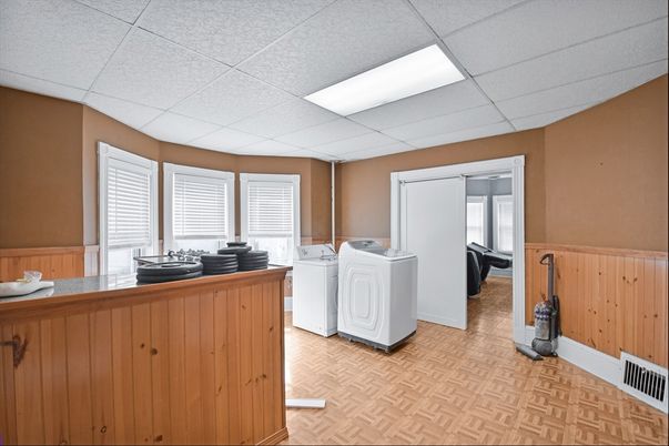 Interior, Washer, Wood Texture Flooring