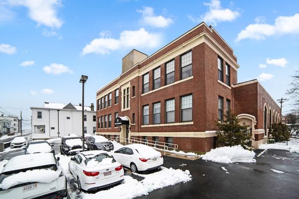 Exterior, Facade, Brick Facade, Rowhouse