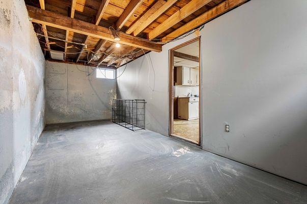 Empty room, Interior, Wooden Beams, Wooden Ceilings