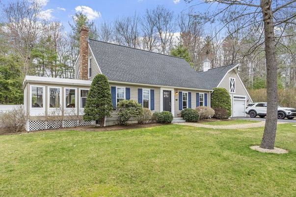 Attached, Exterior, Facade, Cape Cod